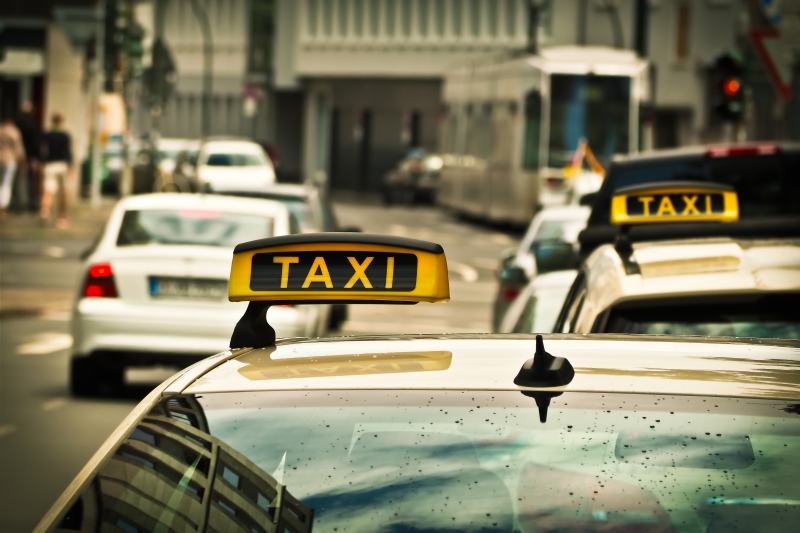 taxis-LA ROQUEBRUSSANNE-min_road-traffic-car-glass-driving-city-583084-pxhere.com